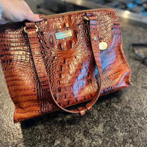 Brahmin Set! 4 pieces, backpack, tote, cross body & wallet! - Picture 5 of 13